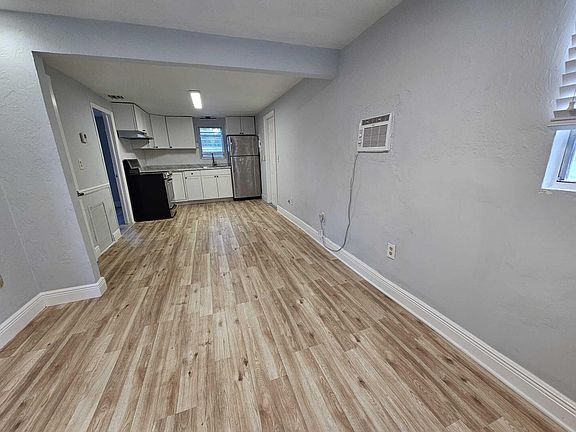 4th image of 3901 Lakewood Rd #A