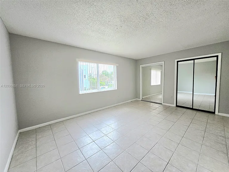 335 SW 20th St #7 — Photo 9