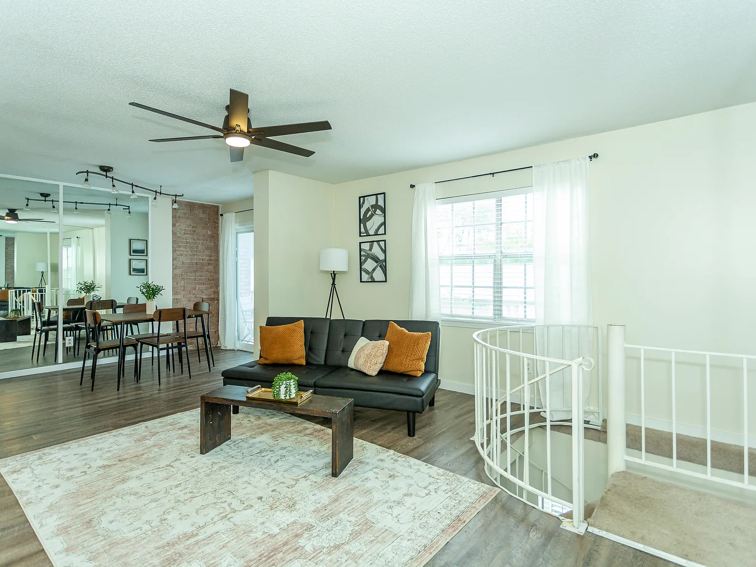 2 bed, 1184 sqft, $1,398 — Photo 3
