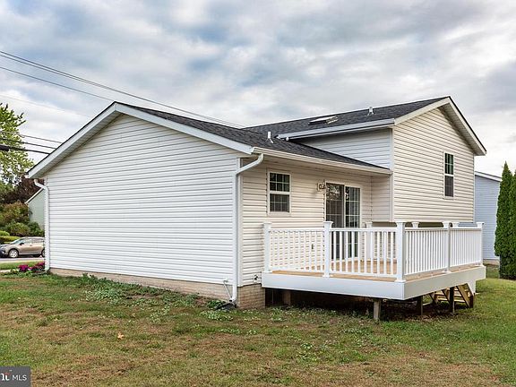 4th image of 698 Windsor Dr