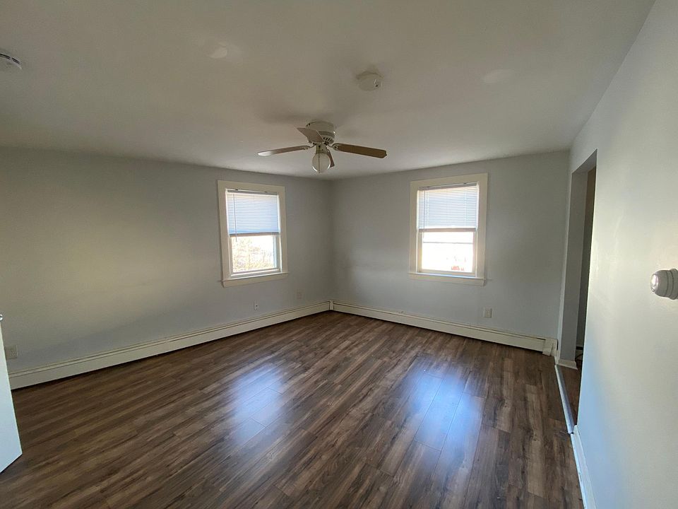 2nd image of 915 N Main St APT D