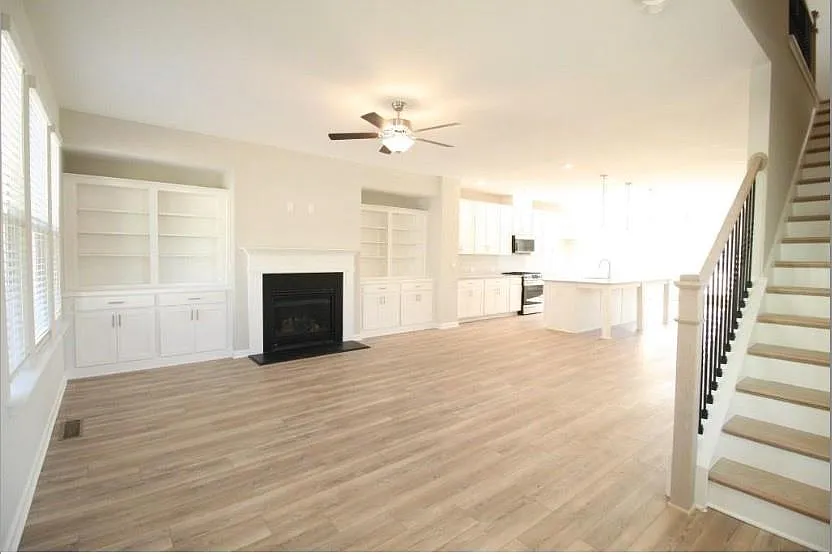 3 bed, 4.0 bath, 2772 sqft, $3,100 — Photo 4