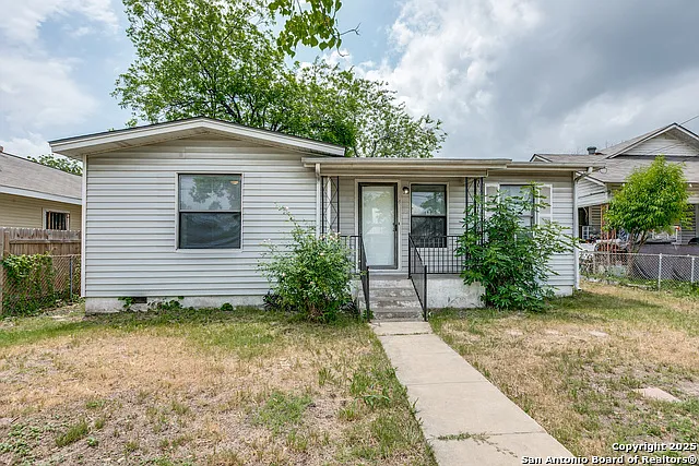 2 bed, 1.0 bath, 840 sqft, $1,195 — Photo 1