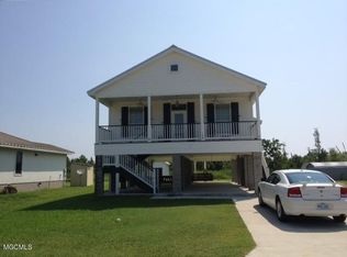 142 Waveland Ave, Waveland, MS 39576