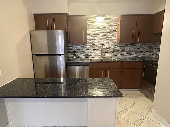 Fully equip Kitchen Stainless Appliances - gorgeous tiled backsplash 
Eat at Island - Granite countertop