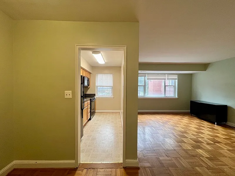Westmoreland Terrace Condo — Photo 2