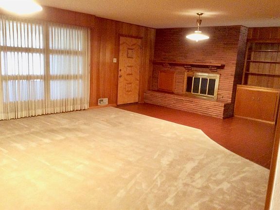 5th image of 222 Country Club Ln
