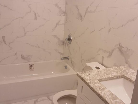 2nd image of 264 Queen St #2