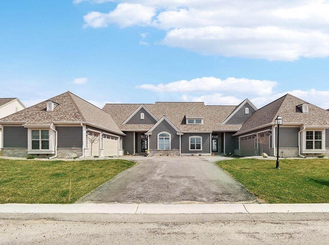 1537 Sandhill BOULEVARD UNIT 16, Hartland, WI 53029 MLS 1860857 Zillow