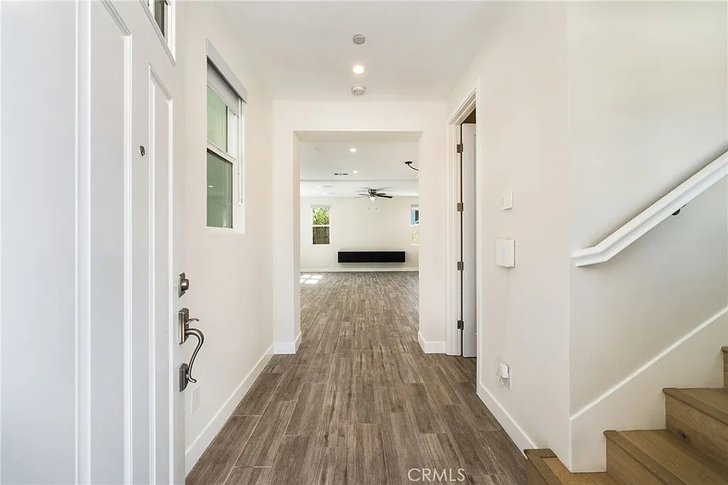 4 bed, 3.5 bath, 2229 sqft, $7,995 — Photo 4