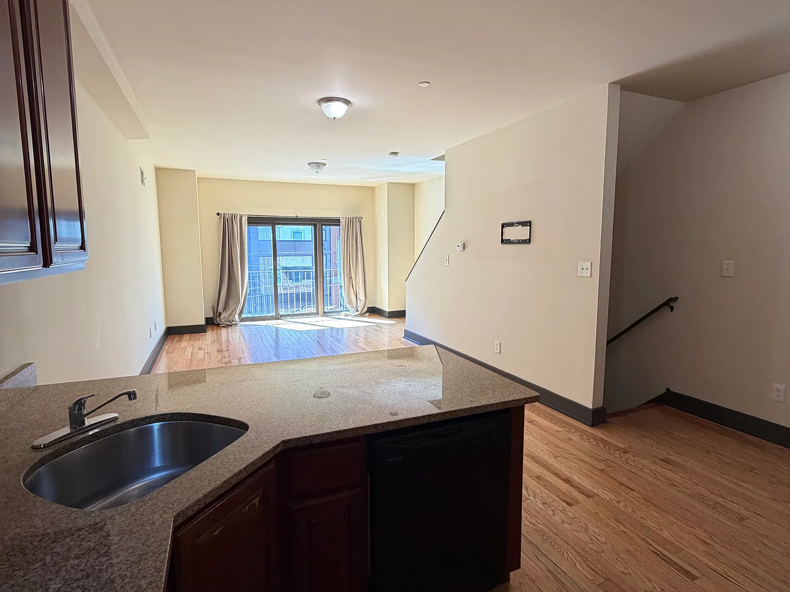 4 bed, 1350 sqft, $2,200 — Photo 1