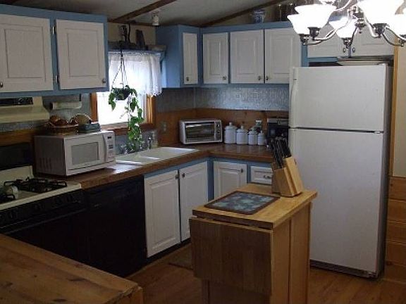 Another view of kitchen