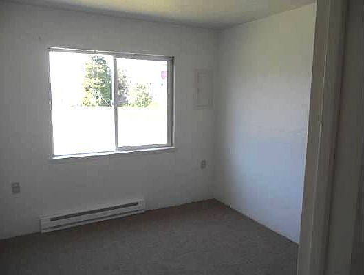 5th image of 218 N East St