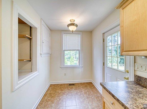 4th image of 16 Elm St APT 1