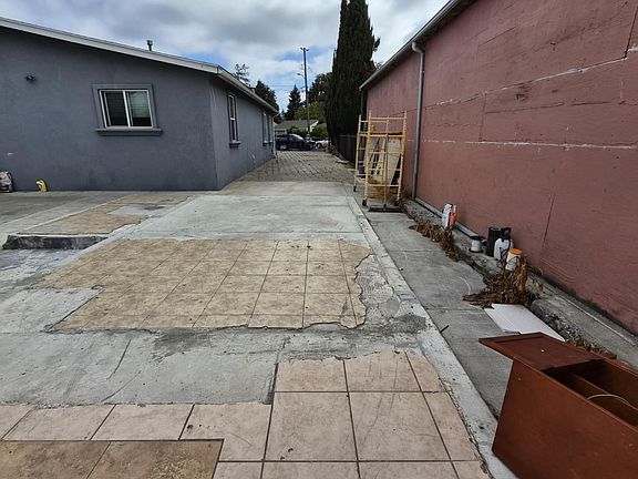 3rd image of 409 Worth St