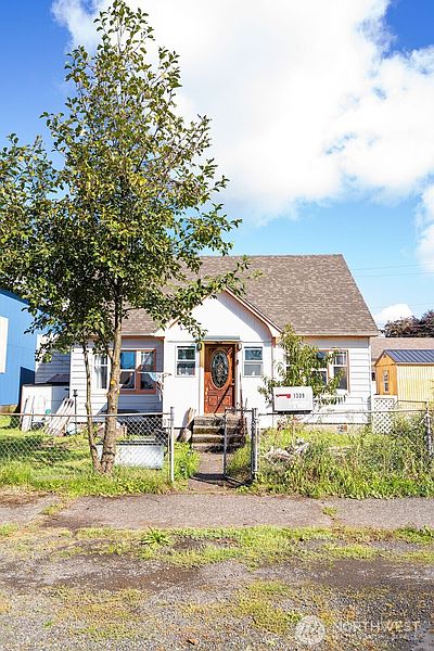 4th image of 1309 Riverside Ave.