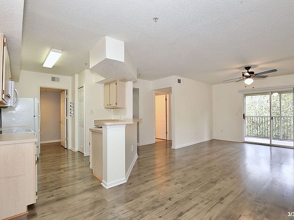 5th image of 814 Crest Pines Dr APT 935