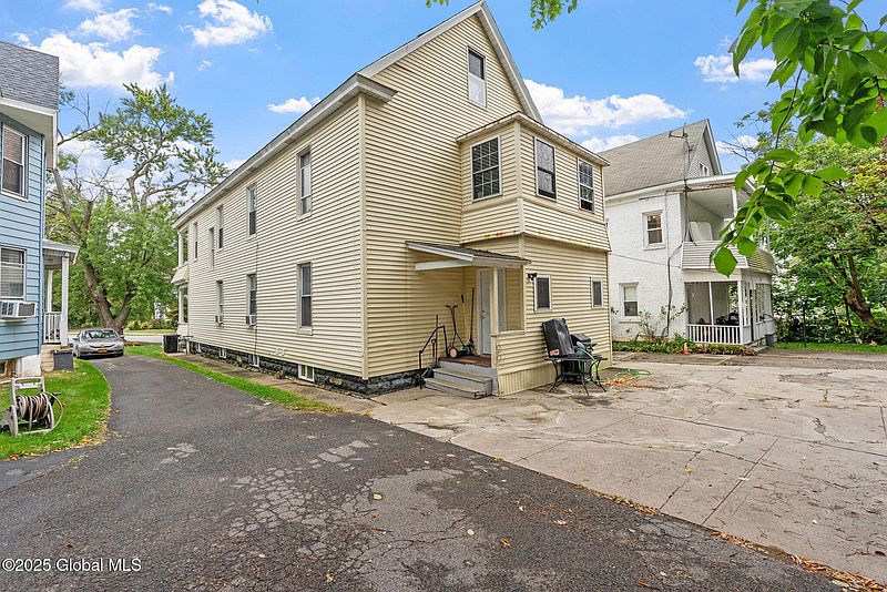 4th image of 1491 Rugby Road