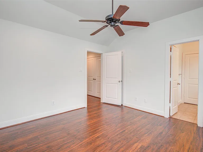 2414 Charleston St #B — Photo 34