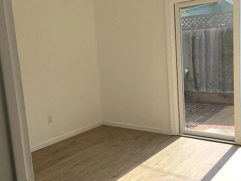 231 Placentia Ave — Photo 12