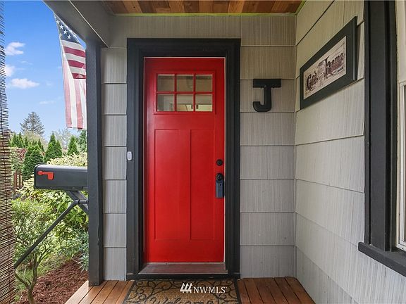 3rd image of 3574 Tacoma Ave S