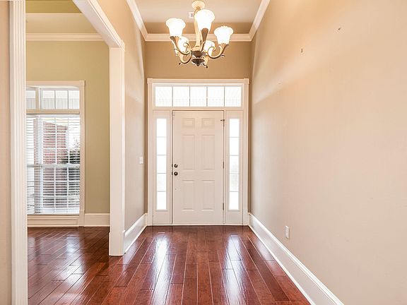2nd image of 2045 Kentucky St