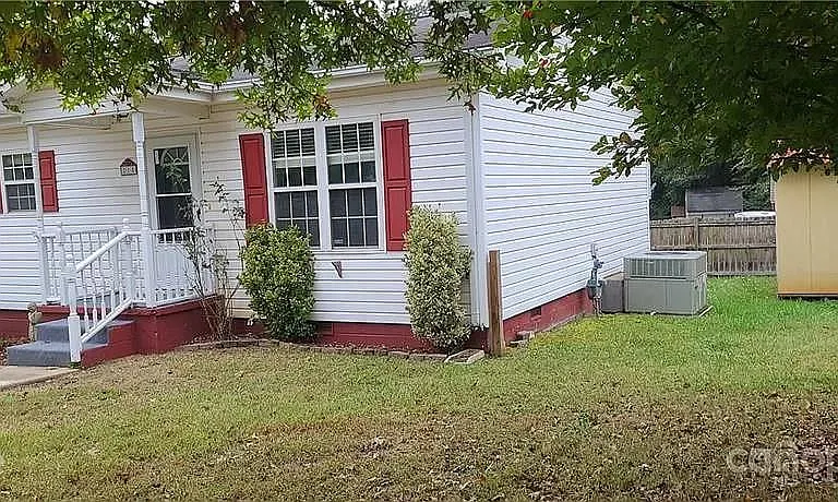 215 S Pasour St — Photo 1