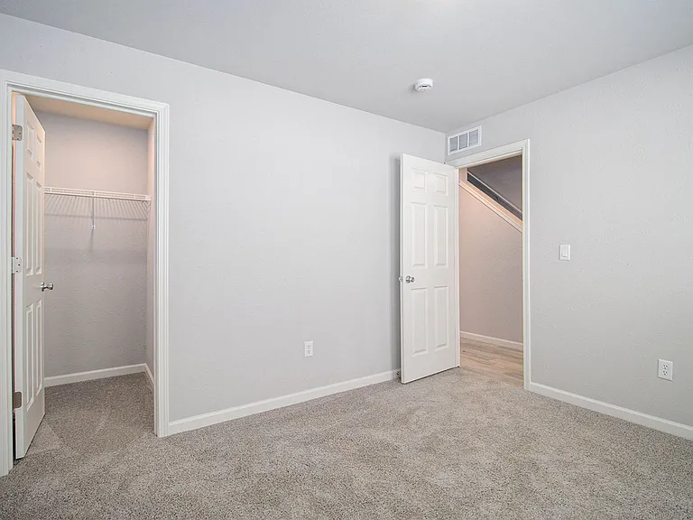 1221 Baker St — Photo 8