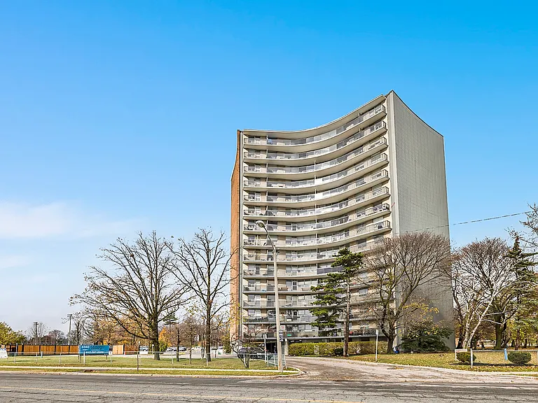 4340 Bloor St W — Photo 9