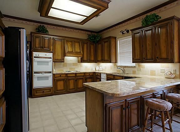 5th image of 704 Saddlebrook Dr