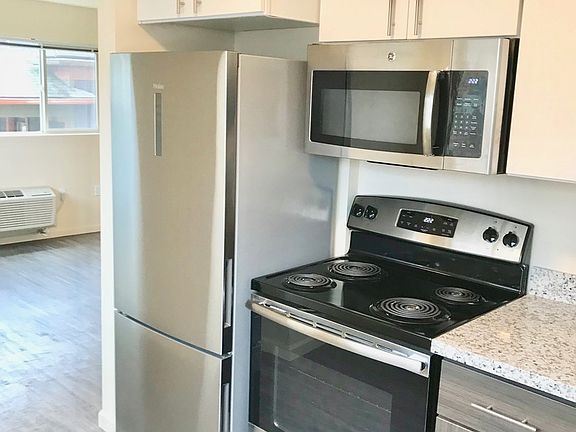 2nd image of 410 NE Dekum St #201