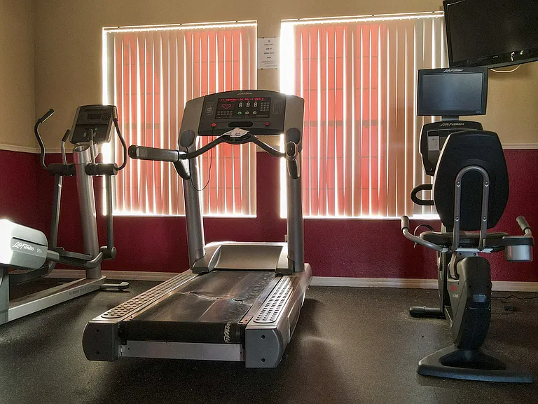 Hickory Pointe Apartments — Photo 11