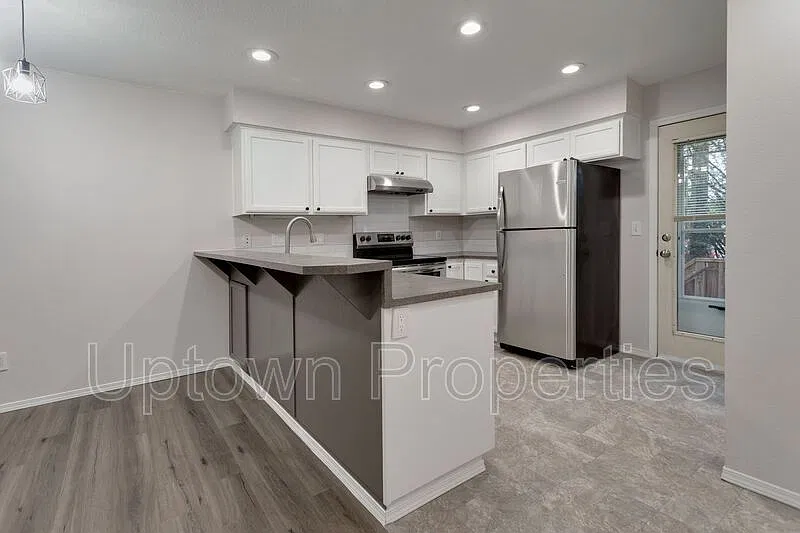 2 bed, 1.5 bath, 990 sqft, $1,895 — Photo 4