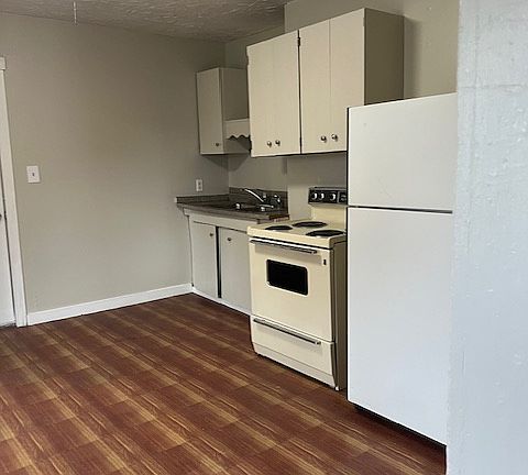 4th image of 270 N 5th St #272