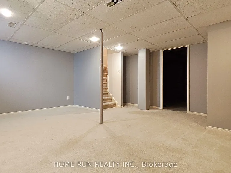 152 Thornbury Cres — Photo 33
