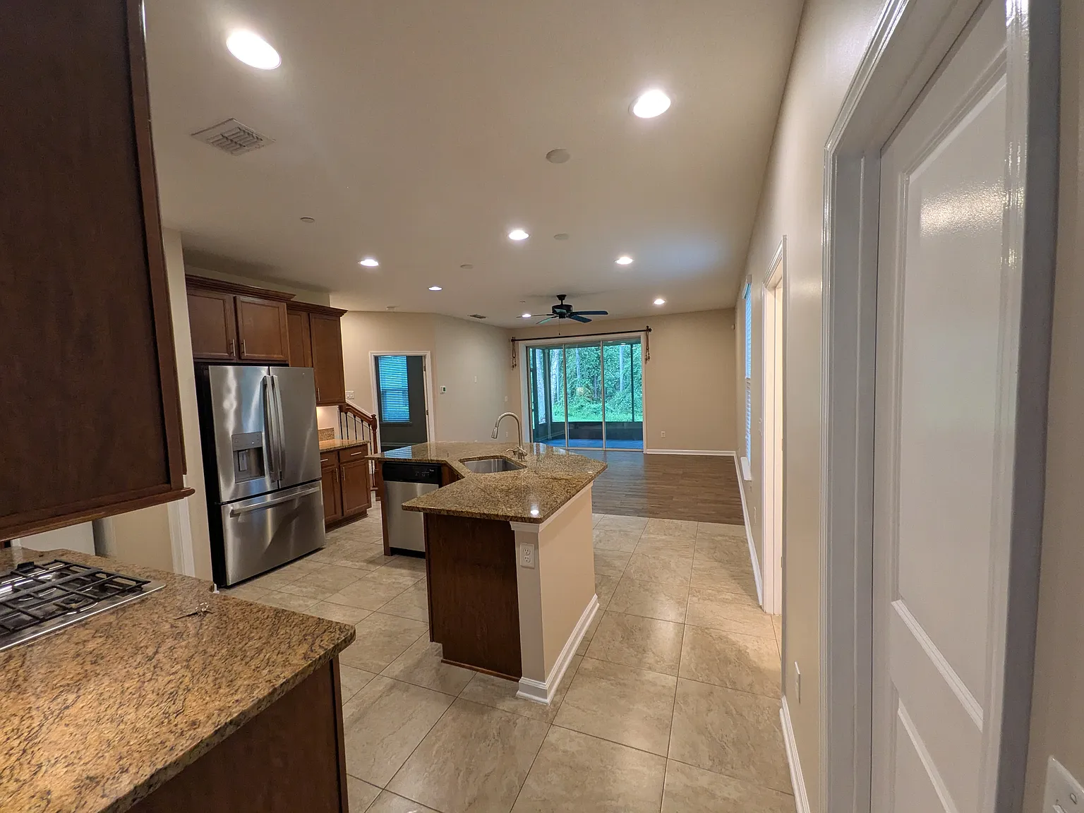 4 bed, 3.5 bath, 2480 sqft, $3,400 — Photo 2