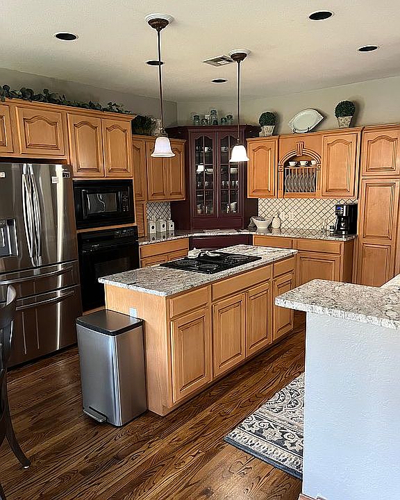 2nd image of 409 N Aster Ave