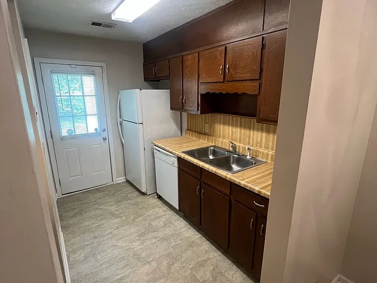 721-723 Jackson View Road — Photo 7