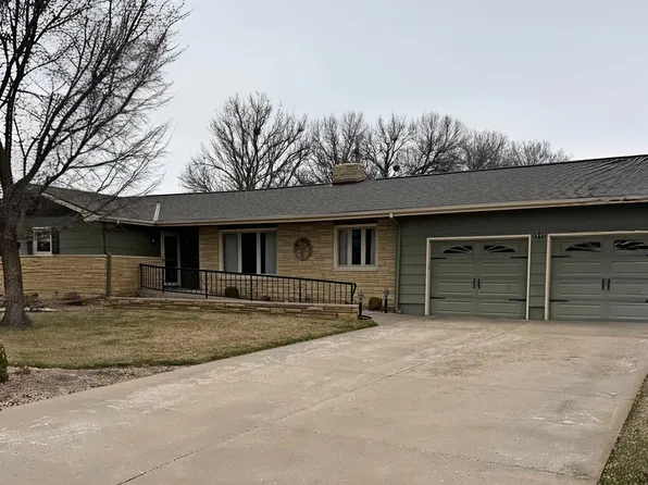 1203 Country Club Dr, Hays, KS 67601