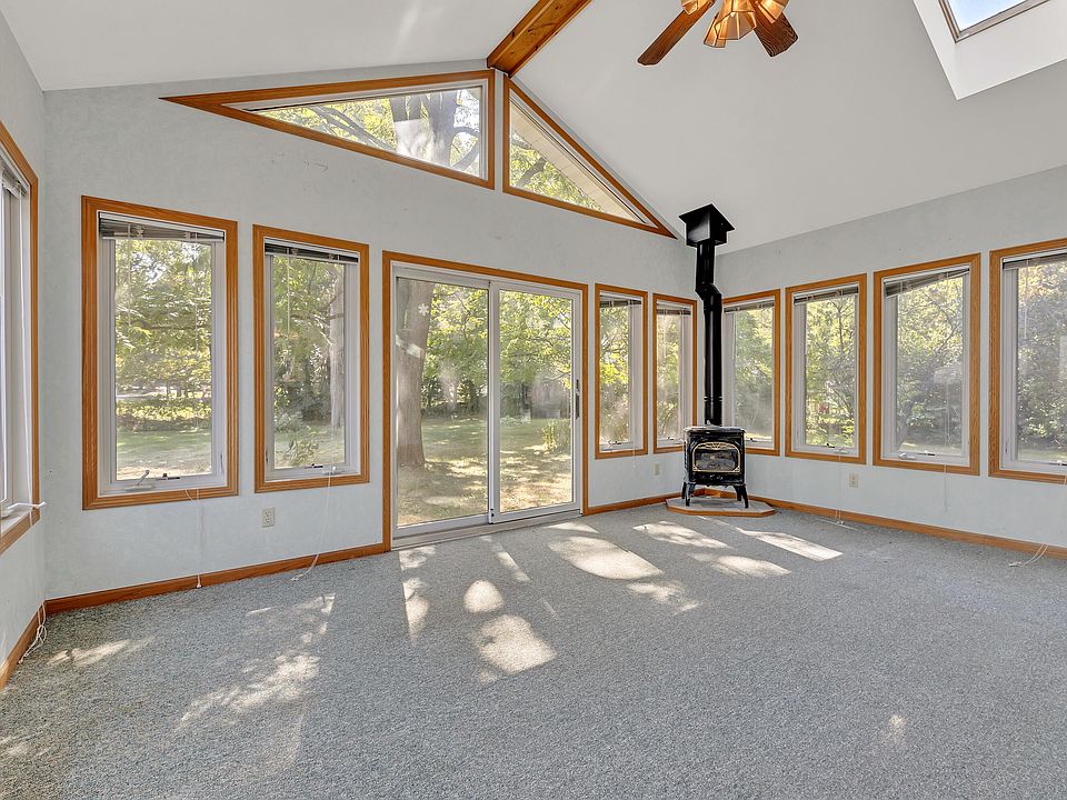 1st image of 2115 W Birchwood Ave