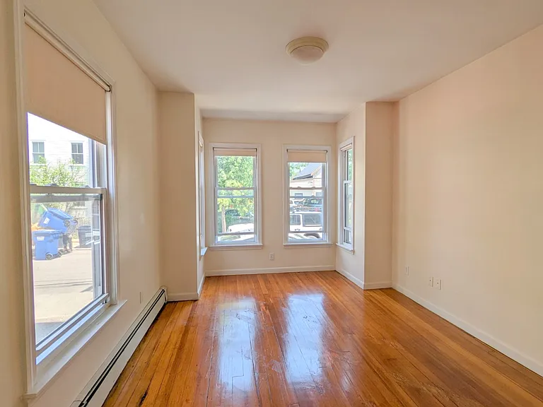 57 Locke St — Photo 6