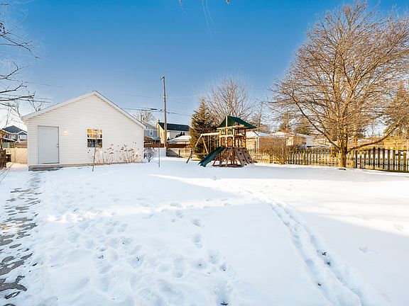 3rd image of 7016 N Olcott Ave