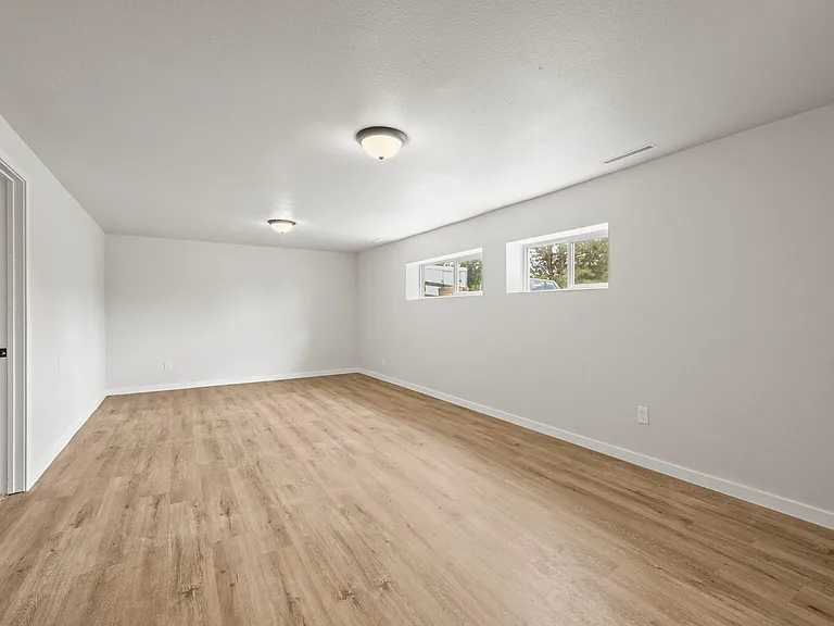3018 Roche Dr N — Photo 11
