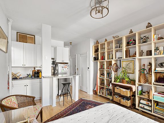 5th image of 317 E 18th St APT 5E