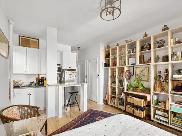 317 East 18th Street image 4 of 8