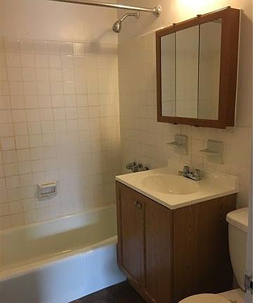 3rd image of 875 Boynton Ave APT 8m