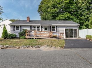 15 Hardy St, Cranston, RI 02920
