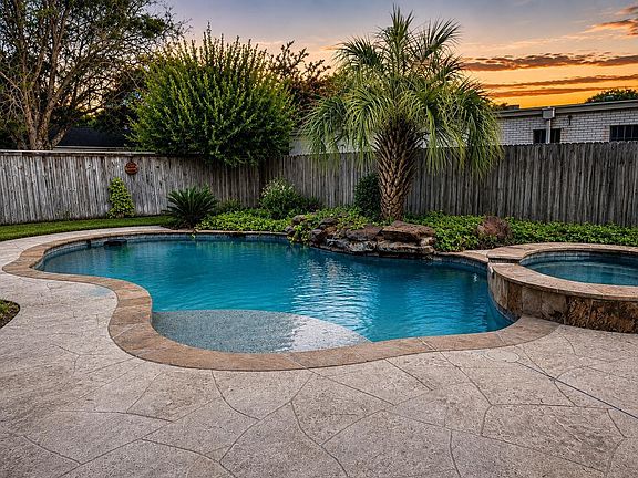 3rd image of 2509 Hutchins Ln