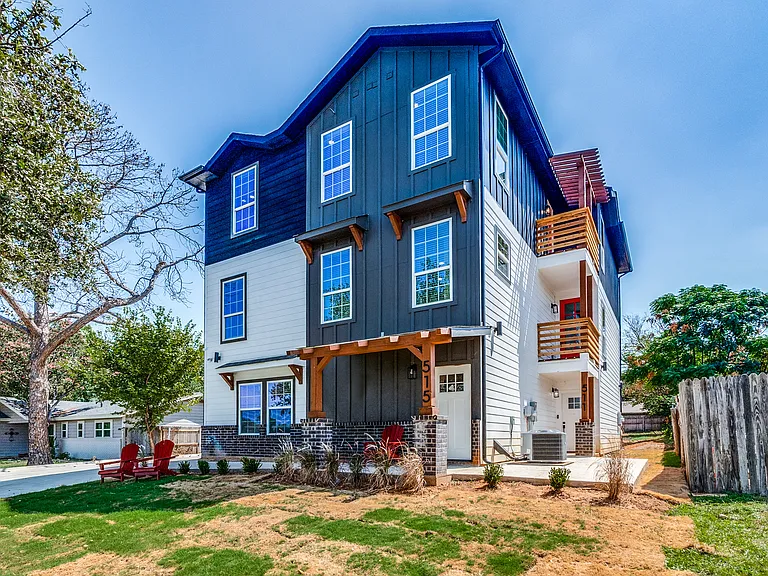 515 N Davis Dr — Photo 1