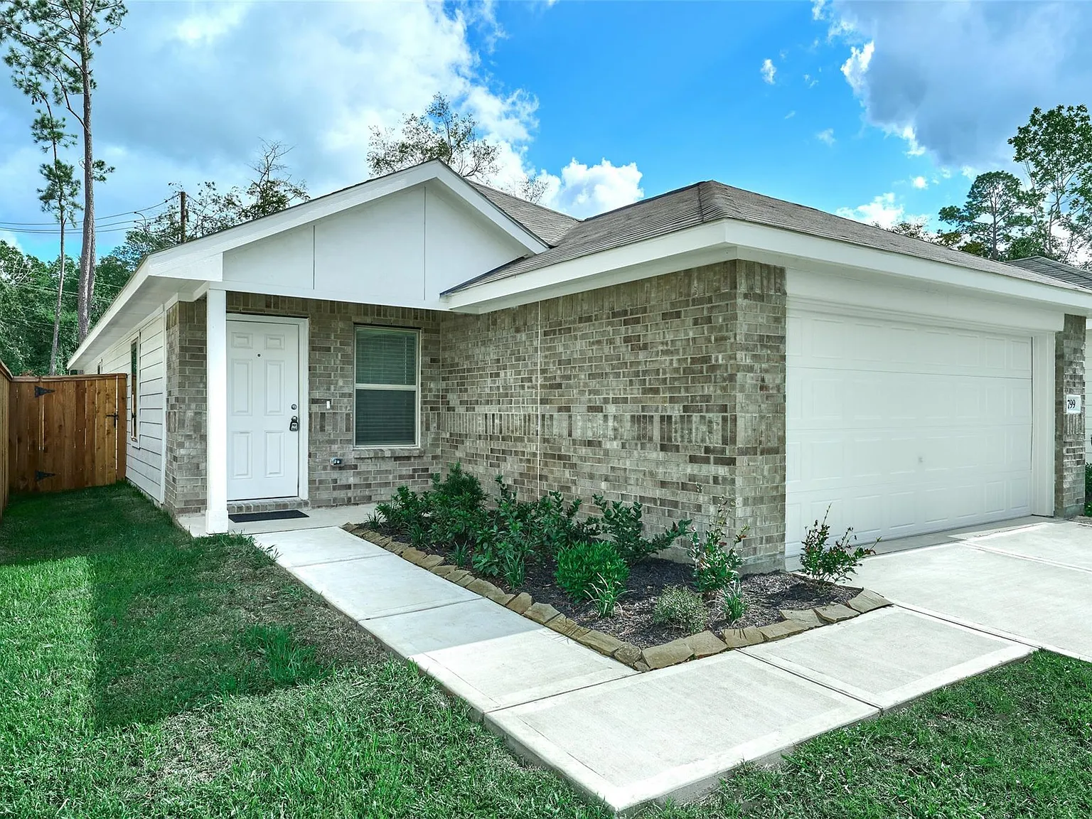 4 bed, 1683 sqft, $1,800 — Photo 2